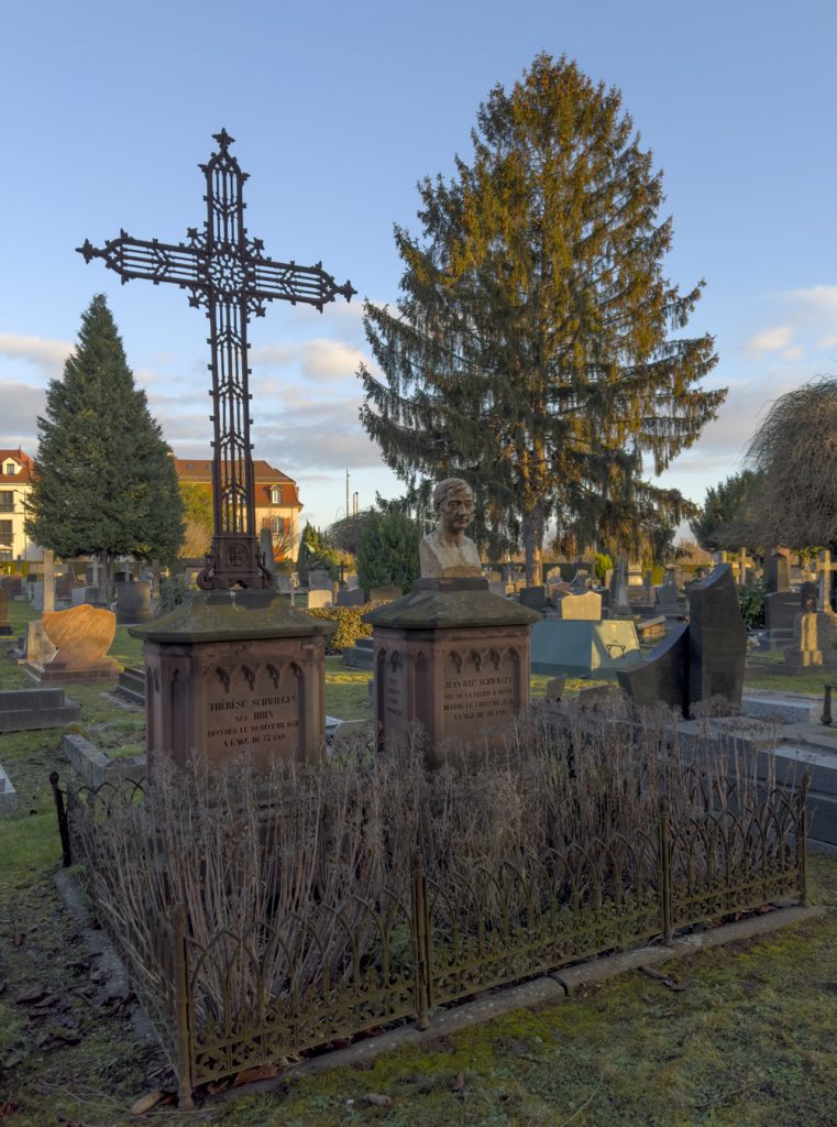 La tombe de Jean-Baptiste Schwilgué. Vue générale.