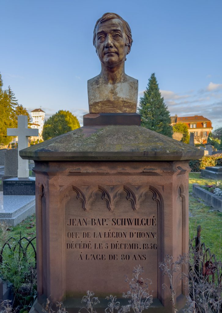 La tombe de Jean-Baptiste Schwilgué. Vue de près.
