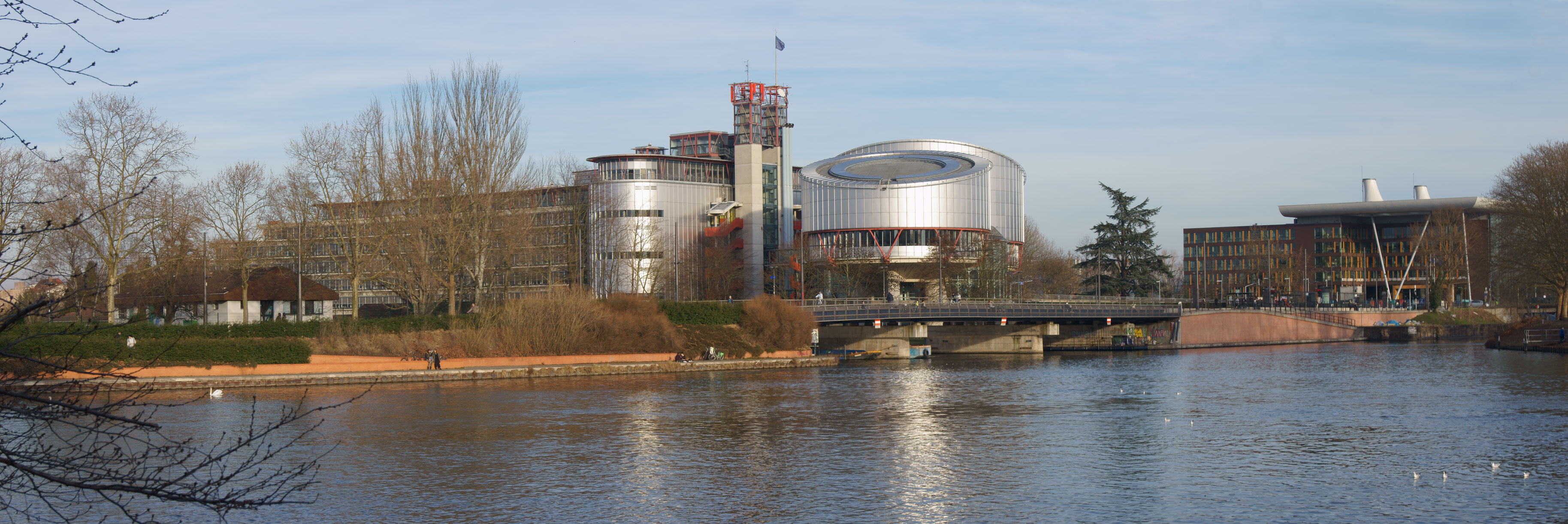 Cour européenne des droits de l’Homme Réalisé par Richard Rogers Partnership Ltd London et Claude Bucher, Strasbourg (1995).