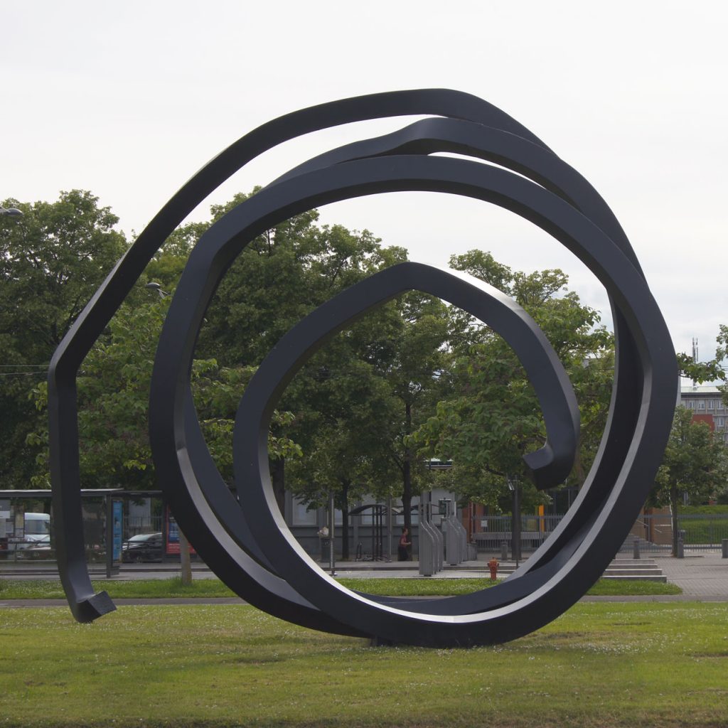 Bernar VenetLigne indéterminée en 1990
Aciers peints
700 x 1100 cm
Place de Bordeaux